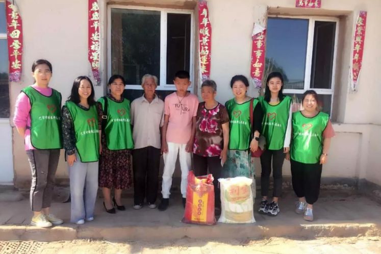 市特殊教育學(xué)校組織黨員及教師志愿者開展主題黨日暨深入貧困殘疾學(xué)生家庭走訪慰問