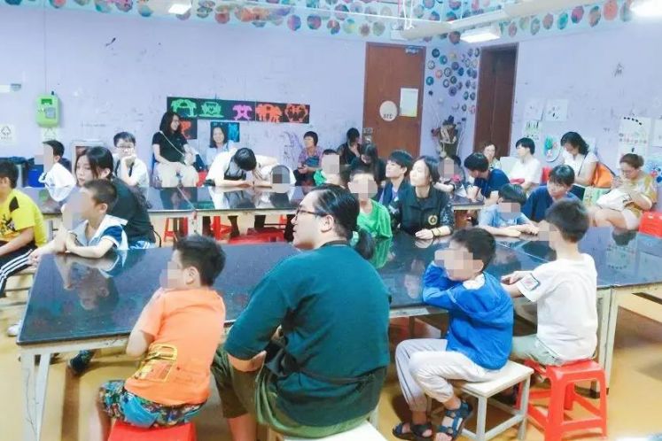 自閉癥兒童很可怕嗎？1千名大學(xué)生每年陪護(hù)他們1萬小時，發(fā)現(xiàn)——