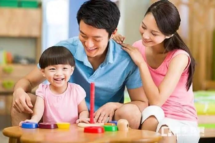 大人勤說(shuō)話，可助寶寶語(yǔ)言能力
