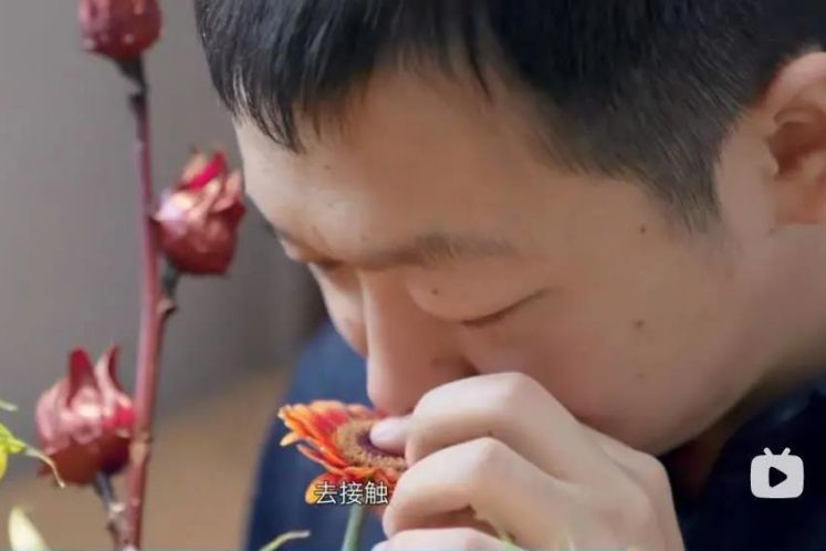 眼睛看不見鮮花，他們依然可以做出美麗花藝作品送給最愛的人