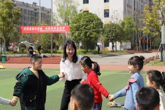 江蘇科技大學(xué)：送教上門探索人性化教育