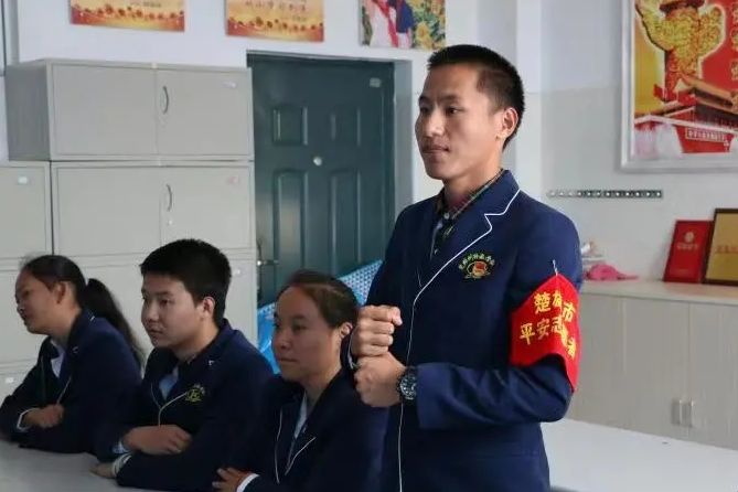 當(dāng)別人還在為畢業(yè)就業(yè)問題困惑時(shí)，一位殘障青年已經(jīng)有了一份穩(wěn)定的工作