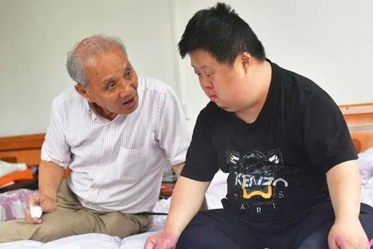 還記得天才指揮家舟舟嗎