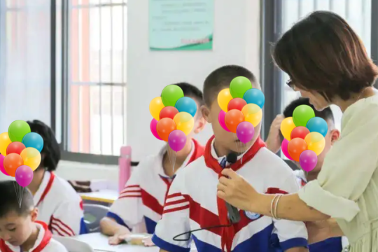 廣西幼師志愿服務(wù)隊:為特殊兒童康復(fù)成長點亮藍燈