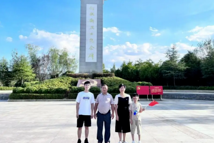 因?yàn)槭攦鹤?，她讓三千多個(gè)特殊兒童家庭重燃希望
