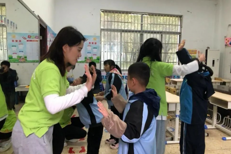 哪些自閉癥孩子最有希望能順利“摘帽”呢？早期干預(yù)最重要！