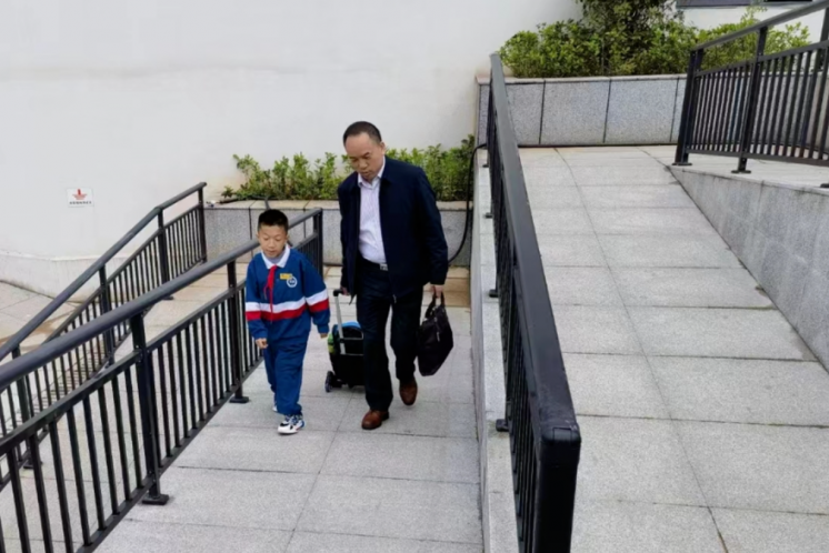 13歲特殊少年有一條228米專(zhuān)屬道路,長(zhǎng)沙一所學(xué)校是這樣做的